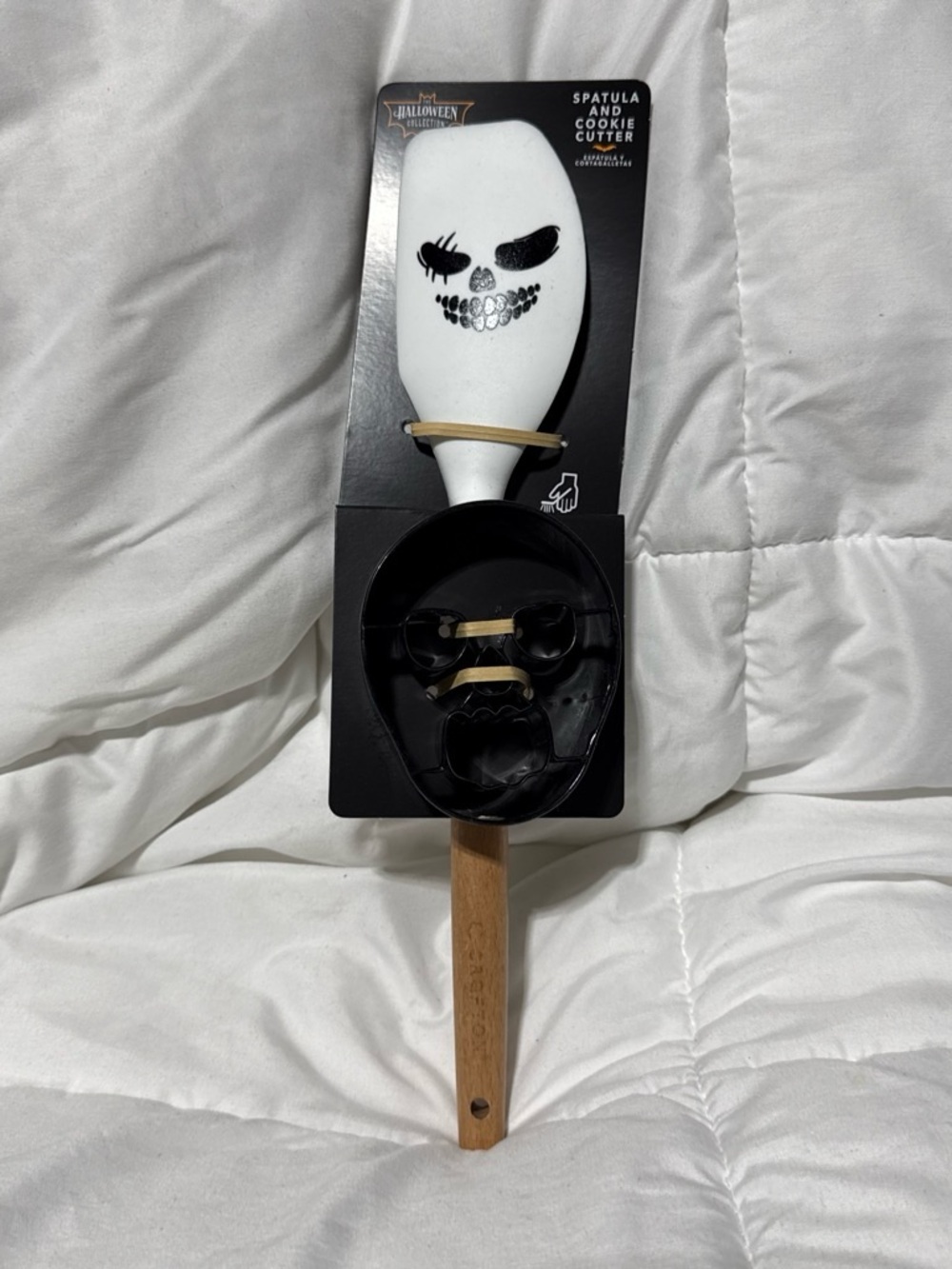NWT Crofton Halloween Skull Spatula and Cookie Cutter Set